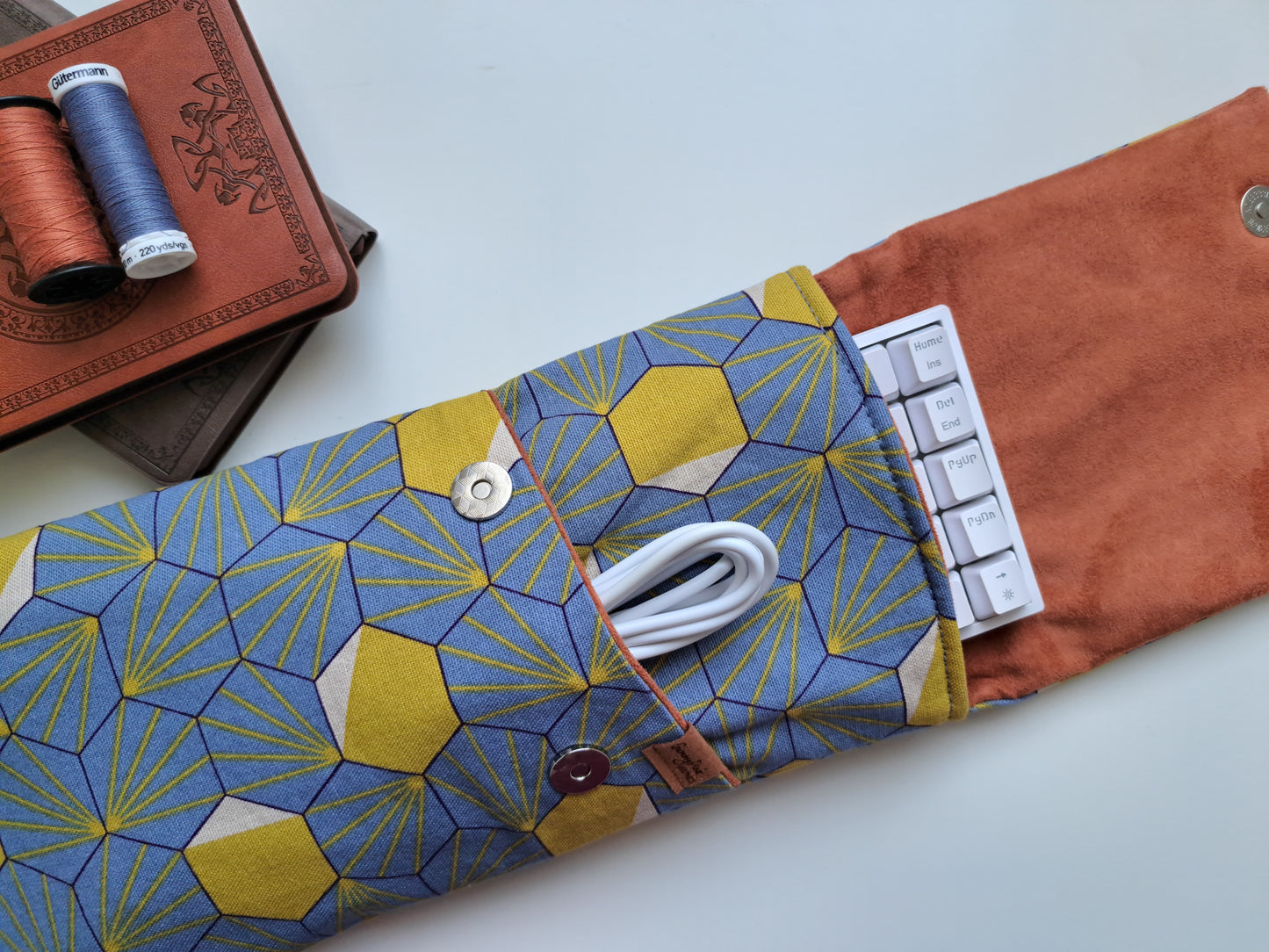 60-mechanical-keyboard-sleeve-case-bag-blue-yellow-front-open-gummypinkgraphics