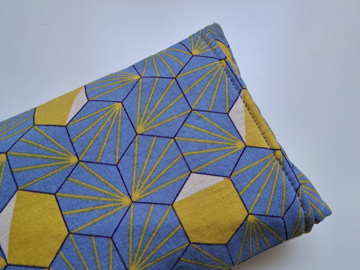 60-mechanical-keyboard-sleeve-case-bag-blue-yellow-back-gummypinkgraphics