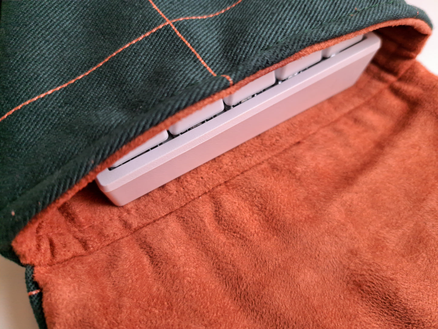 60-mechanical-keyboard-sleeve-case-dark-green-squares-front-closeup-gummypinkgraphics