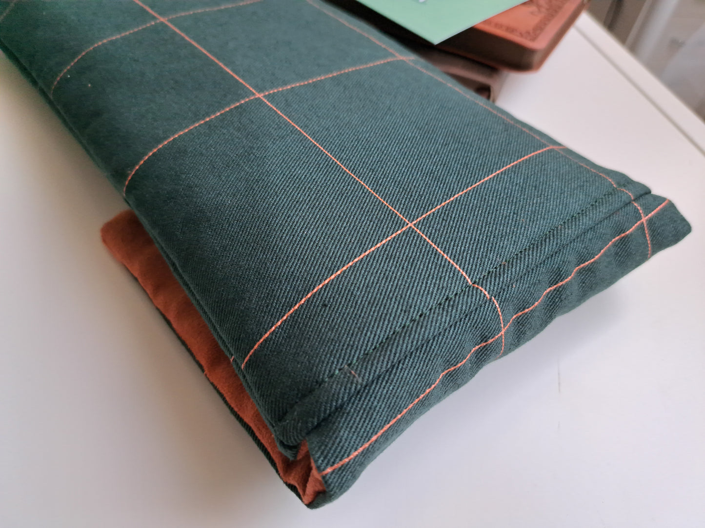 60-mechanical-keyboard-sleeve-case-dark-green-squares-back-gummypinkgraphics