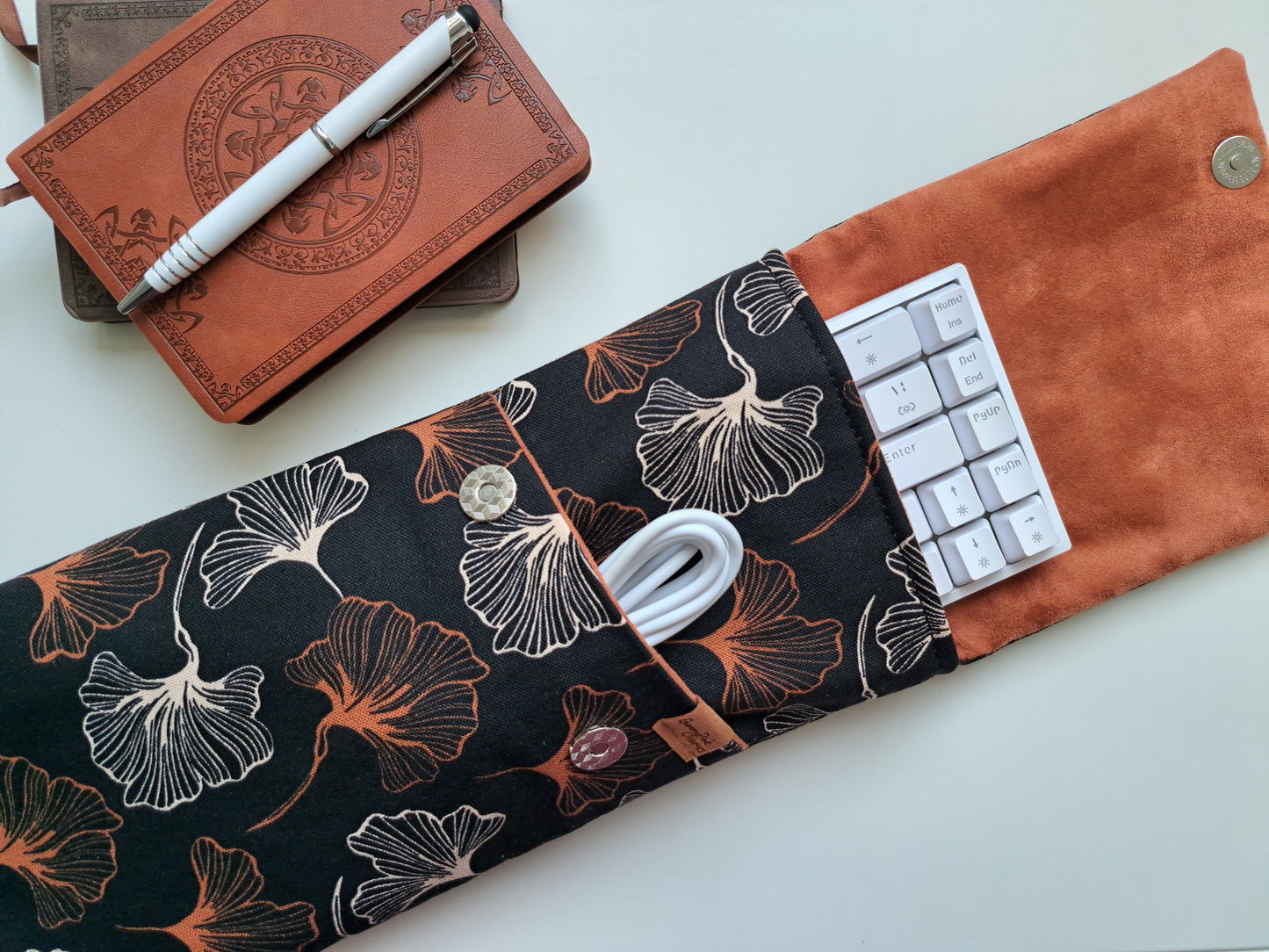 60-mechanical-keyboard-sleeve-case-ginkgo-leaves-front-open-gummypinkgraphics