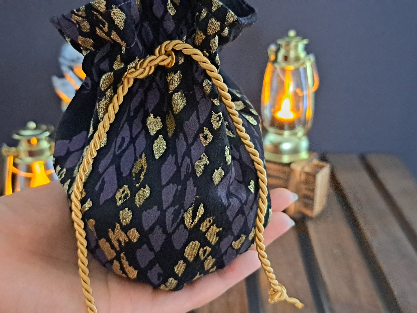 Zoomed in image of Handmade dicebag with dragon scale jersey pattern