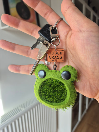 Touch Grass Kikker Sleutelhanger